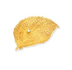 An 18ct gold diamond leaf brooch by Alan Martin Gard, 1967. We would look to insure this suite in the region of £4,500, subject to change upon physical inspection.