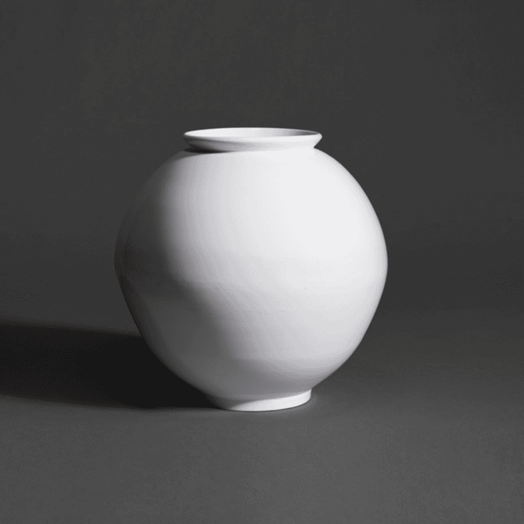 A Young-Sook Park moon jar sold at Christie’s in 2022 for $32,760. Source: Christie’s