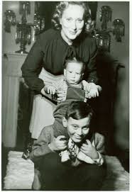 Leonard Lauder with his younger brother Ronald on his shoulders