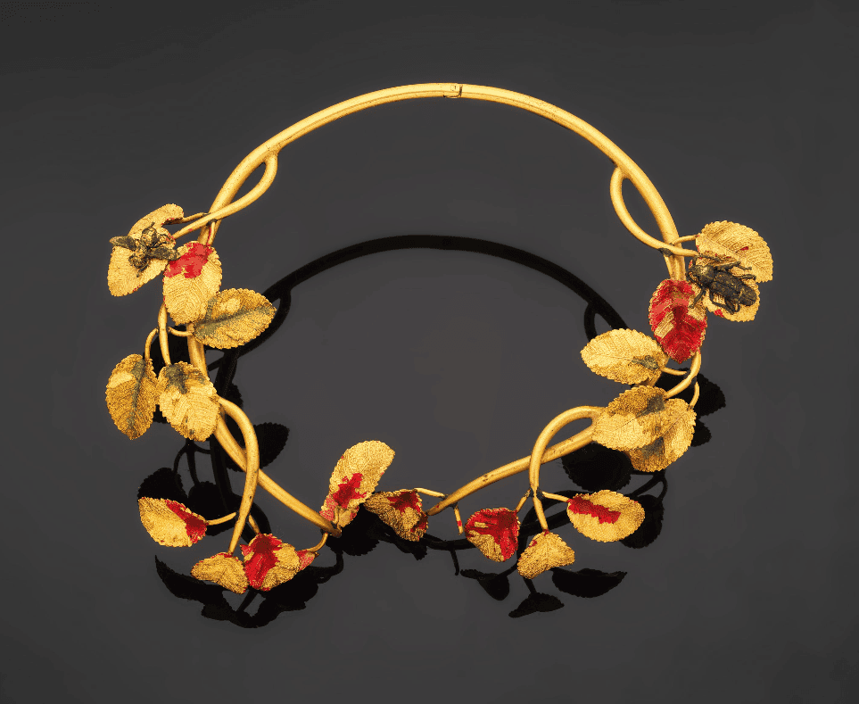 A rare articulated Schiaparelli necklace sold Bonhams Paris ‘1910-2010 One Hundred Years of Haute Couture’ 9th April 2024 for €3,456.