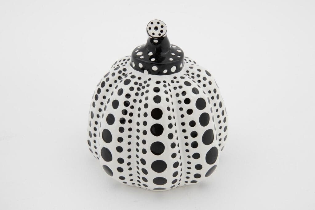 A ceramic pumpkin (2002) sold at for 1,200,000 JPY at Tozai New Art Auction in 2026. Photograph by Tozai New Art Auction.